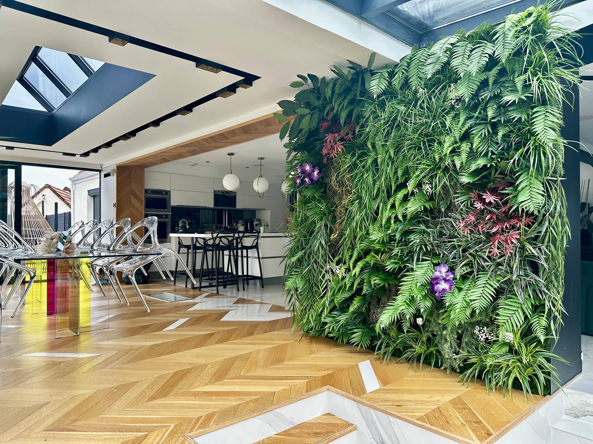 Flowering green wall in a bright reception space